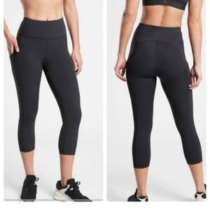 Athleta Ultimate Stash pocket Capri black small